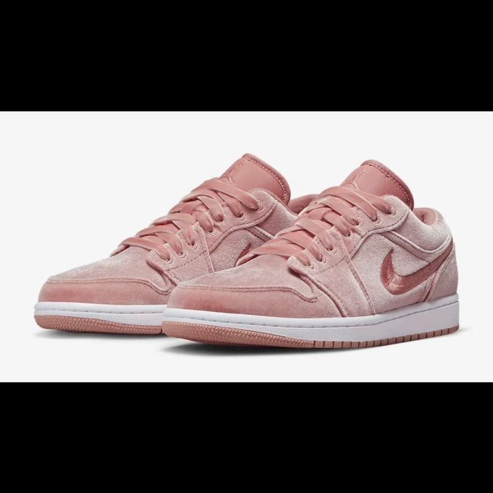 Nike Air Jordan 1 Low SE sizes woman’s 8 or 10 - Picture 4 of 10